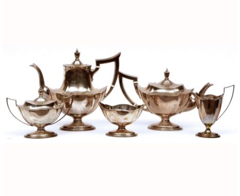 A good quality 20th Century American Gorham Sterling Silver Five Piece Tea and Coffee Set, Plymouth pattern, comprising Coffe