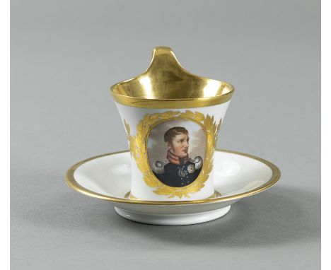 Tasse und UntertasseKPM, Berlin, um 1800H. 9/D. 13 cmPortrait Friedrich Wilhelm III. Auf der Untertasse Namensbezeichnung. Ma