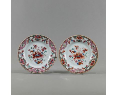 Paar Zierteller mit 'Famille rose'-DekorCHINA, Qianlong-PeriodeD. 23 cmAus einer deutschen Privatsammlung, erworben in den 19