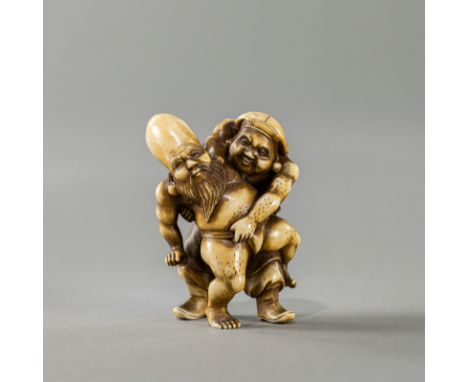 Netsuke des Daikoku und Fukurokuju als Ringer aus ElfenbeinJAPAN, sign.: Eishin, Meiji-PeriodeH. 6,2 cmEhemals aus einer alte