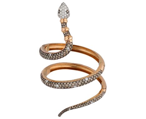 18K rose gold snake bangle with diamonds Set with 258 brilliant-cut diamonds totalling approx. 10.32 ct. (Colour gradations/S