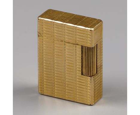 S.T. Dupont gas lighter Model enriched with gold plating. France, Paris, S.T. Dupont, hallmarks: S.T. Dupont, Paris - good co