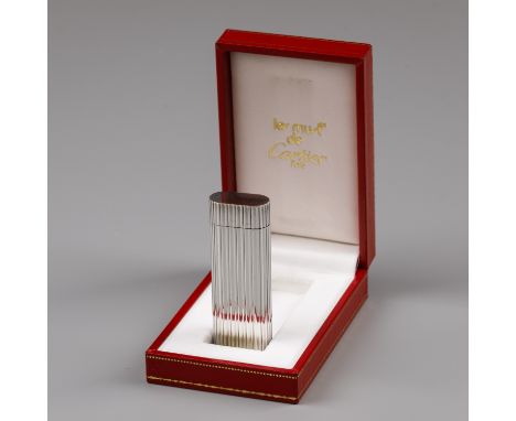 Les Must de Cartier gas lighter silver plated. A very nice silver plated Les Must de Cartier gas lighter in original box. Fra