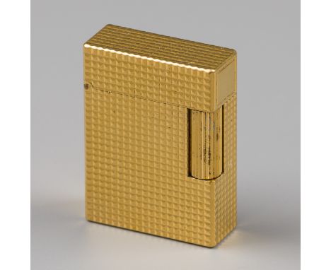 S.T. Dupont gas lighter Model enriched with gold plating. France, Paris, S.T. Dupont, hallmarks: S.T. Dupont, Paris - good co