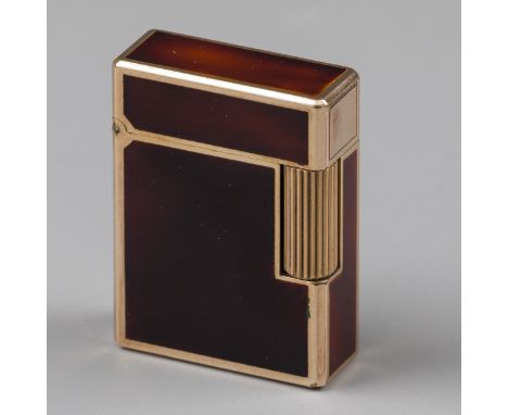 S.T. Dupont gas lighter "Laque-de-Chine" Model enriched with gold plating and "Laque-de-Chine". France, Paris, S.T. Dupont, h