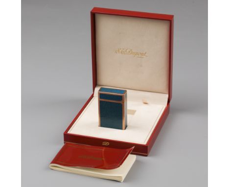 S.T. Dupont gas lighter "Rare" Model enriched with gold plating, "Turquois Lacquer" and original box. France, Paris, S.T. Dup