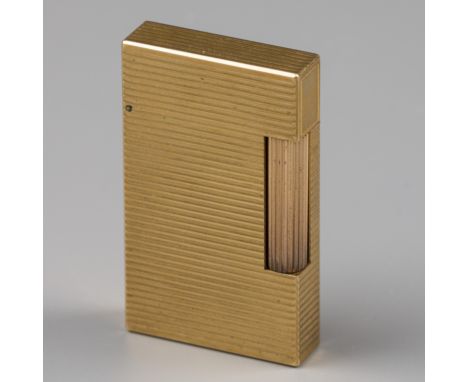 S.T. Dupont gas lighter Model enriched with gold plating. France, Paris, S.T. Dupont, hallmarks: S.T. Dupont, Paris - good co