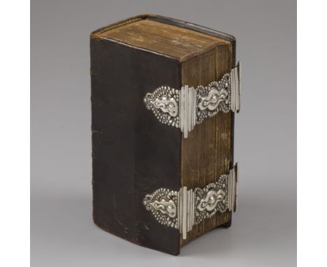 Bible with silver clasps, Christiaan Jan Hendrik de Lusenet (1865-1889), Schoonhoven ca. 1875. Beautiful Bible with embossed 