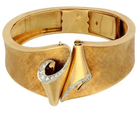 18K yellow gold bangle bracelet set with approx. 0.42 ct. diamond Set with 18 brilliant-cut diamonds totaling approx. 0.42 ct