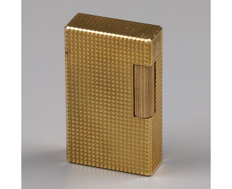 S.T. Dupont gas lighter Model enriched with gold plating. France, Paris, S.T. Dupont, hallmarks: S.T. Dupont, Paris - good co