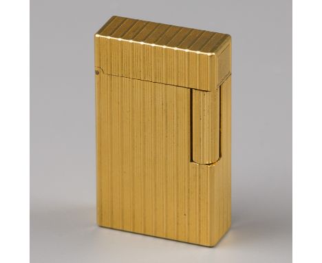 S.T. Dupont gas lighter Model enriched with gold plating. France, Paris, S.T. Dupont, hallmarks: S.T. Dupont, Paris - good co