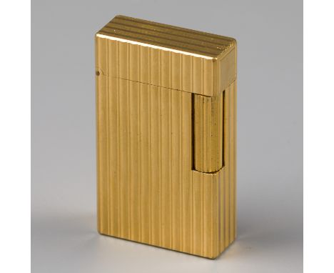 S.T. Dupont gas lighter Model enriched with gold plating. France, Paris, S.T. Dupont, hallmarks: S.T. Dupont, Paris - good co