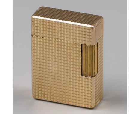 S.T. Dupont gas lighter Model enriched with gold plating. France, Paris, S.T. Dupont, hallmarks: S.T. Dupont, Paris - good co