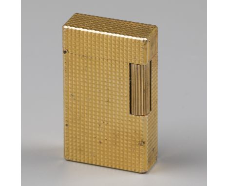 S.T. Dupont gas lighter Model enriched with gold plating. France, Paris, S.T. Dupont, hallmarks: S.T. Dupont, Paris - good co