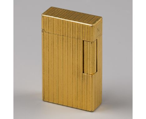 S.T. Dupont gas lighter Model enriched with gold plating. France, Paris, S.T. Dupont, hallmarks: S.T. Dupont, Paris - good co