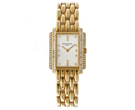 Patek Philippe Gondolo 18K. 4845/1 - Ladies watch - 1995. Case: yellow gold (18K.) - bracelet: yellow gold (18K.) - quartz - 