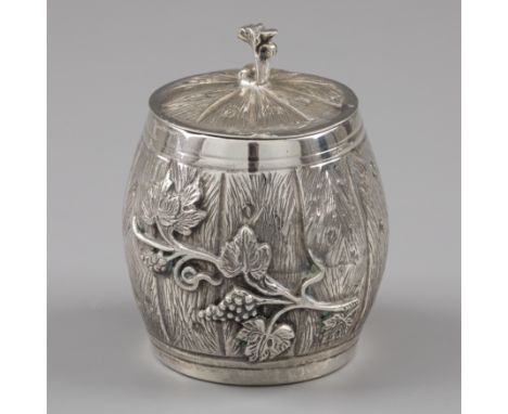 Tea caddy Asia ca. 1930 silver. Beautiful tea caddy in the shape of a barrel with rich decorations and details and gold gildi