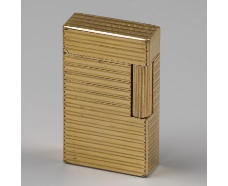 S.T. Dupont gas lighter Model enriched with gold plating. France, Paris, S.T. Dupont, hallmarks: S.T. Dupont, Paris - good co