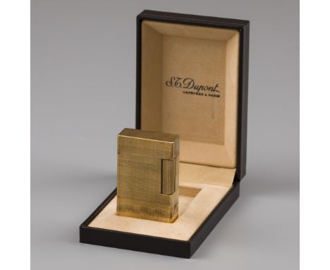 S.T. Dupont gas lighter Model with gold plating and original box. France, Paris, S.T. Dupont, hallmarks: S.T. Dupont, Paris -