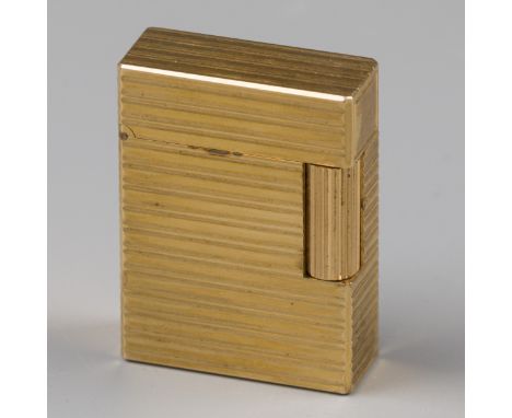 S.T. Dupont gas lighter Model enriched with gold plating. France, Paris, S.T. Dupont, hallmarks: S.T. Dupont, Paris - good co