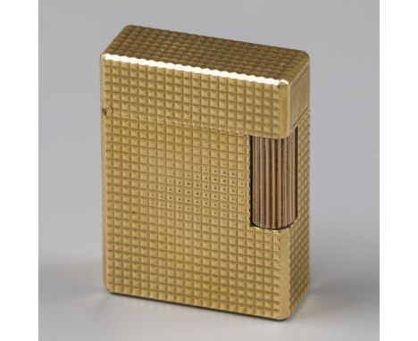 S.T. Dupont gas lighter Model enriched with gold plating. France, Paris, S.T. Dupont, hallmarks: S.T. Dupont, Paris - good co