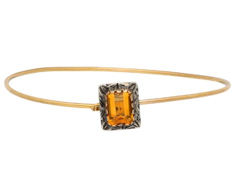 18K Yellow gold bangle bracelet with citrine Set with a rectangular-cut citrine of approx. 1.88 ct. set in silver. In good co