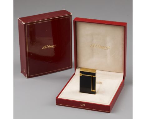 S.T. Dupont gas lighter "Laque-de-Chine" Model enriched with gold plating, "Laque-de Chine" and original box. France, Paris, 