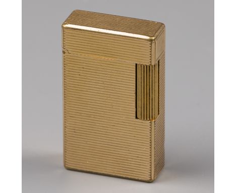 S.T. Dupont gas lighter Model enriched with gold plating. France, Paris, S.T. Dupont, hallmarks: S.T. Dupont, Paris - good co