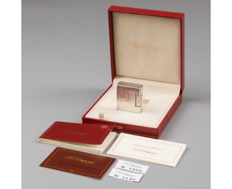 S.T. Dupont gas lighter Model enriched with silver plating and original box. France, Paris, S.T. Dupont, hallmarks: S.T. Dupo