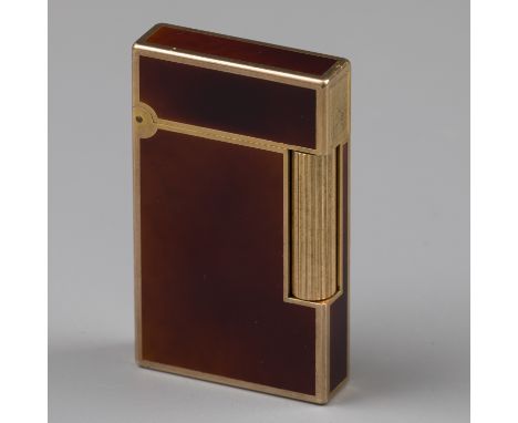 S.T. Dupont gas lighter "Laque-de-Chine" Model enriched with gold plating and "Laque-de-Chine". France, Paris, S.T. Dupont, h