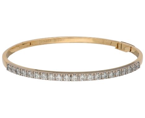 18K yellow gold bangle bracelet set with approx. 1.89 ct. diamond Set with 21 brilliant-cut diamonds of approx. 1.89 ct (VVS-