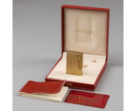 S.T. Dupont gas lighter Model enriched with gold plating and original box. France, Paris, S.T. Dupont, hallmarks: S.T. Dupont