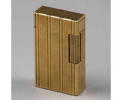 S.T. Dupont gas lighter Model enriched with gold plating. France, Paris, S.T. Dupont, hallmarks: S.T. Dupont, Paris - used co