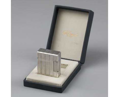 S.T. Dupont gas lighter Model enriched with silver plating and original box. France, Paris, S.T. Dupont, hallmarks: S.T. Dupo