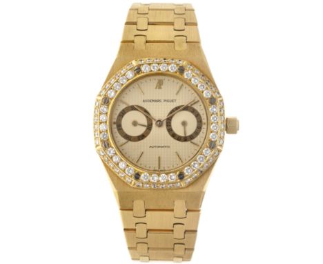 Audemars Piguet Royal Oak Day-Date 18K. 'Owl' 25572BA - Men's watch. Case: yellow gold (18K.) - bracelet: yellow gold (18K.) 