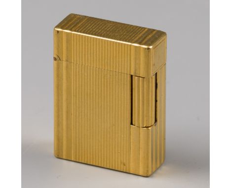S.T. Dupont gas lighter Model enriched with gold plating. France, Paris, S.T. Dupont, hallmarks: S.T. Dupont, Paris - good co