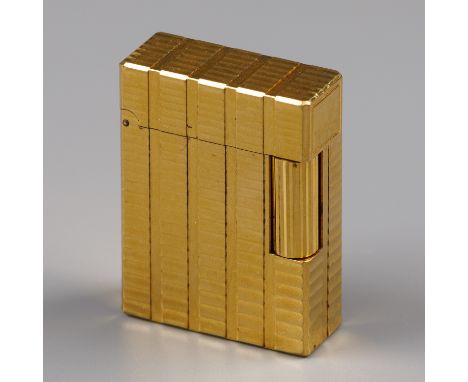 S.T. Dupont gas lighter Model enriched with gold plating. France, Paris, S.T. Dupont, hallmarks: S.T. Dupont, Paris - good co