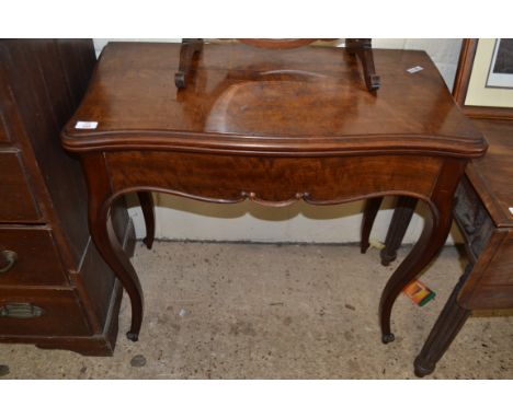 19TH CENTURY FRENCH MAHOGANY FOLDING CARD TABLE WITH BAIZE LINED INTERIOR RAISED ON CABRIOLE LEGS, 84CM WIDE X 75CM HIGH