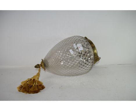 LARGE CLEAR GLASS CEILING LIGHT FITTING OF TAPERING FORM FITTED WITH METAL MOUNTS