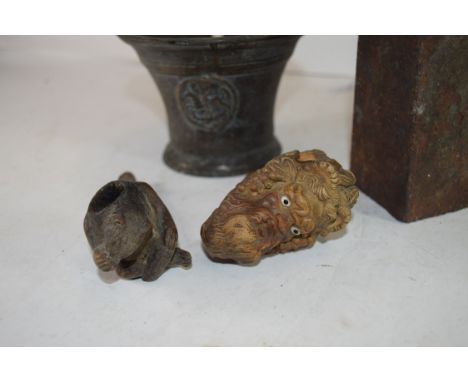 MIXED LOT: VARIOUS WOODEN TOBACCO PIPE HEADS TO INCLUDE ONE FORMED AS A BEARDED MAN AND MARKED "GAMBIER" PLUS VARIOUS OTHERS 