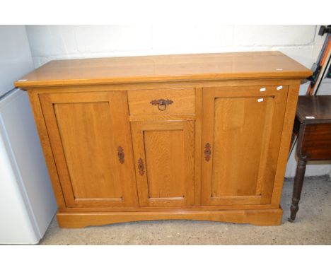 MODERN LIGHT OAK SIDEBOARD WITH SINGLE DRAWER AND THREE PANELLED DOORS, 35CM WIDE