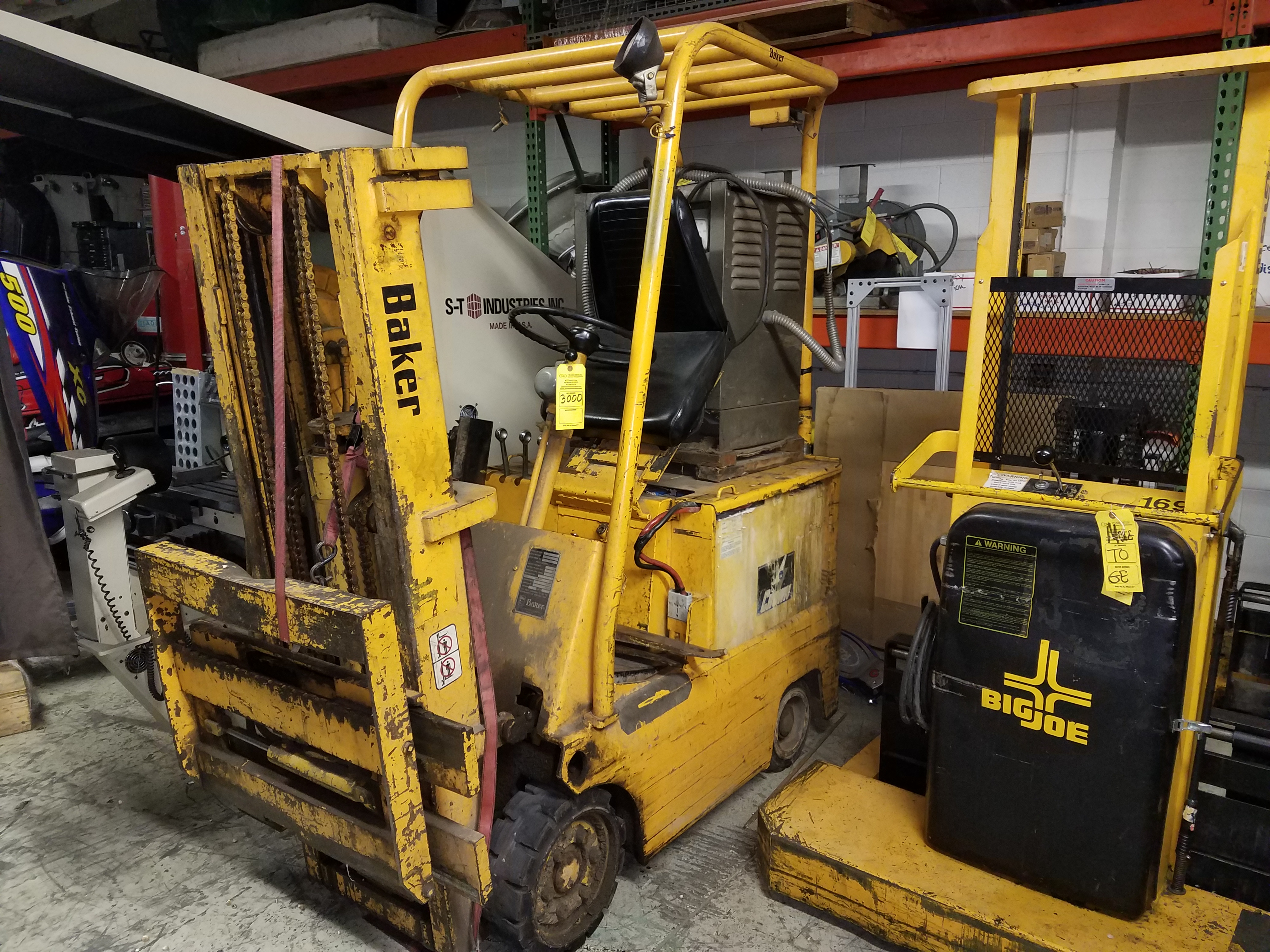 BAKER ELECTRIC FORKLIFT MODEL FTA030011 SK18201526 2 STAGE MAST