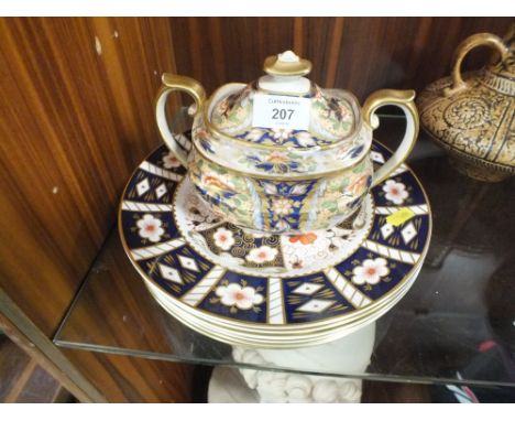 SIX ROYAL CROWN DERBY PLATES TOGETHER WITH A SIMILAR TWIN HANDLED LIDDED POT