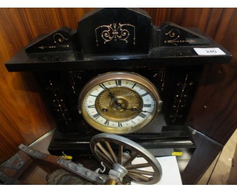 A VINTAGE MANTLE CLOCK 