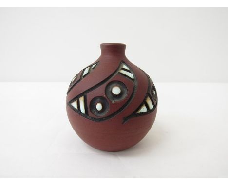 A Poole Pottery Atlantis range onion vase by Catherine Connett, monogram to base.  10cm high 