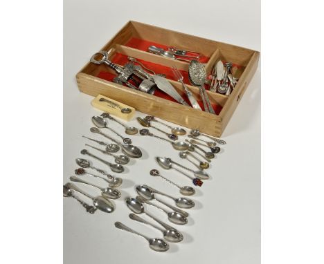 An oak flatware tray containing a collection of a set of six Birmingham silver tea spoons (a/f), seven silver mustard spoons,