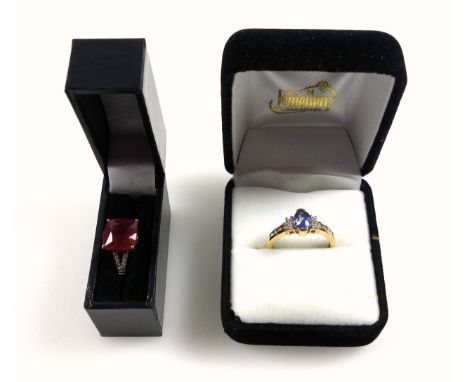 14ct gold ring set sapphire, 1ct approx., and diamonds, 0.2ct approx., stamped 585, 3.1 grams; 9ct gold ring set red central 