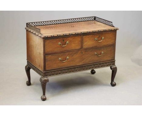 A GEORGIAN MAHOGANY COMMODE, third quarter 18th century, the carved reel edged top with pierced fret gallery, two short over 