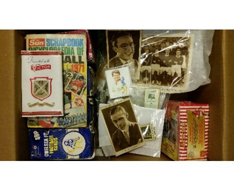 SPORTS, trade selection, mainly football, inc. Thomson part sets (with three plastic folders); Futera Fans Selection, five re