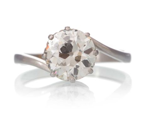 DIAMOND SOLITAIRE RING, set with an Old European cut diamonds of approximately 1.70 carats, unmarked, size KQty: 3.7gWorn con